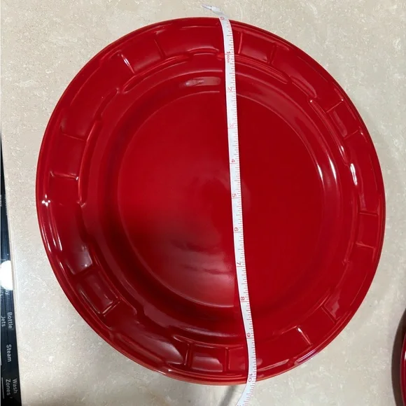 Set of 4 Longaberger vibrant red dinner plates - Picture 1 of 2